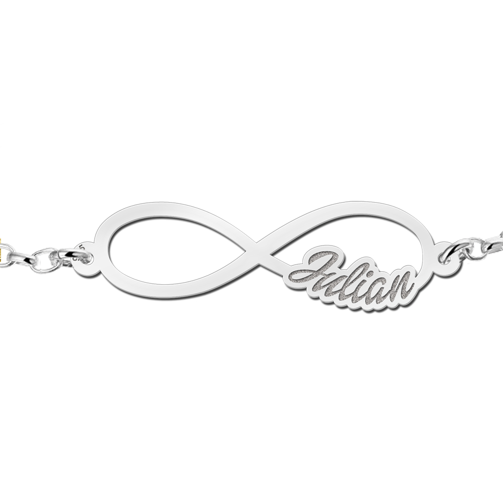 Silbernes Infinity Armband mit einem Namen