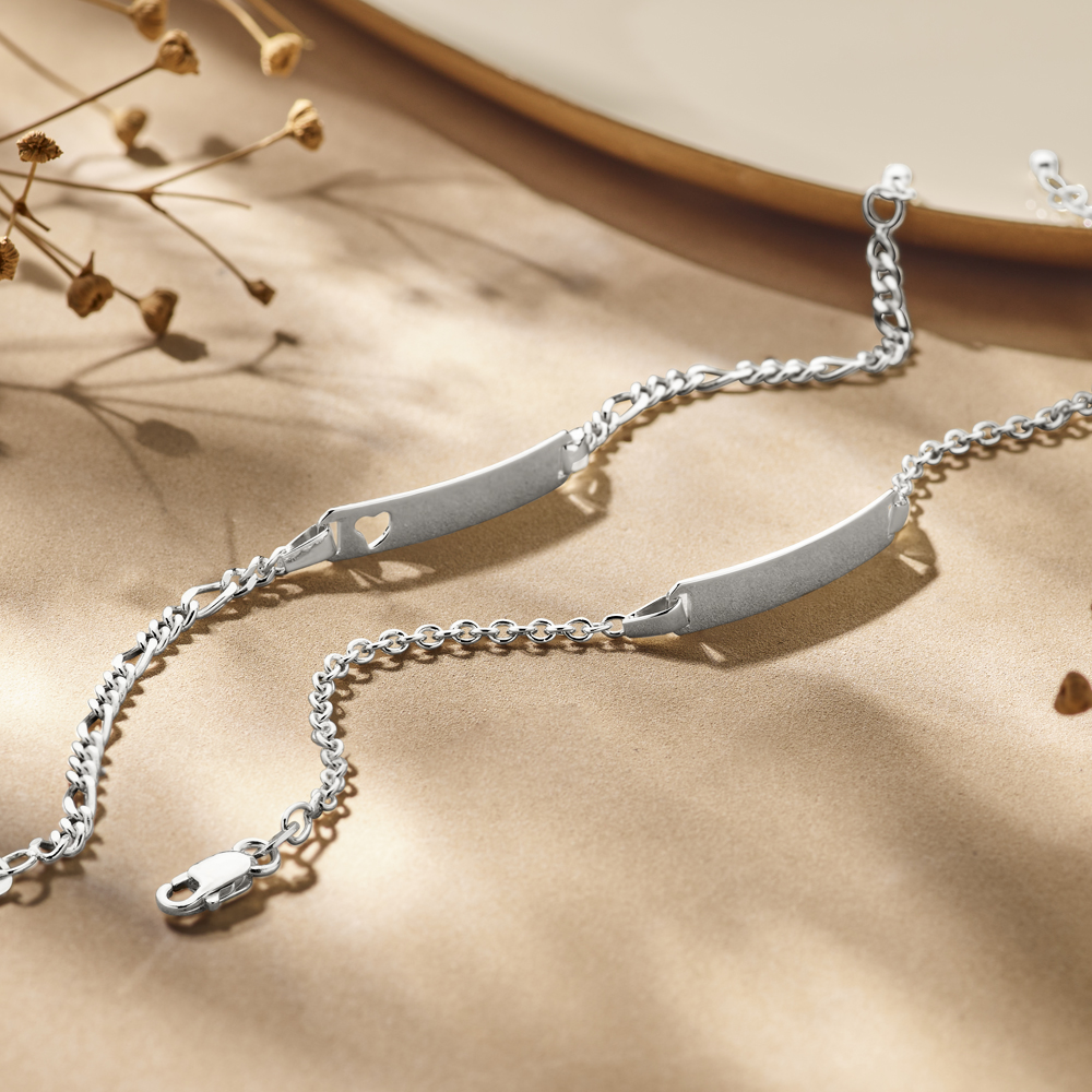 Silbernes Damenarmband mit Name