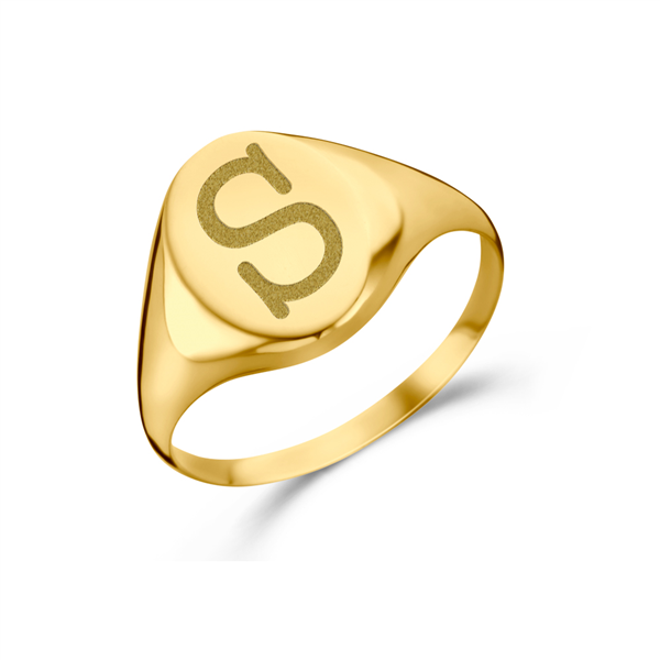 Ovaler goldener Siegelring mit einem Initial