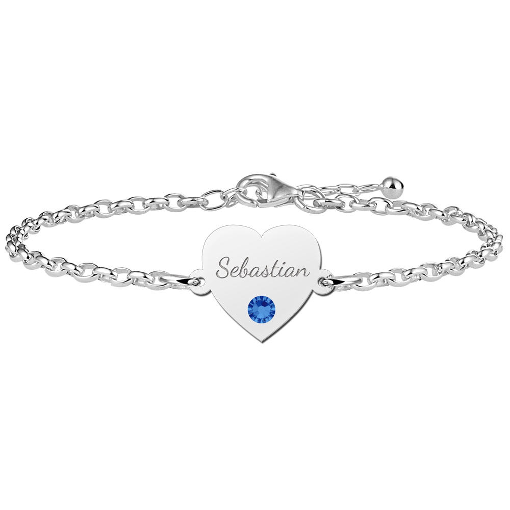 Silbernes Armband mit Herzchen