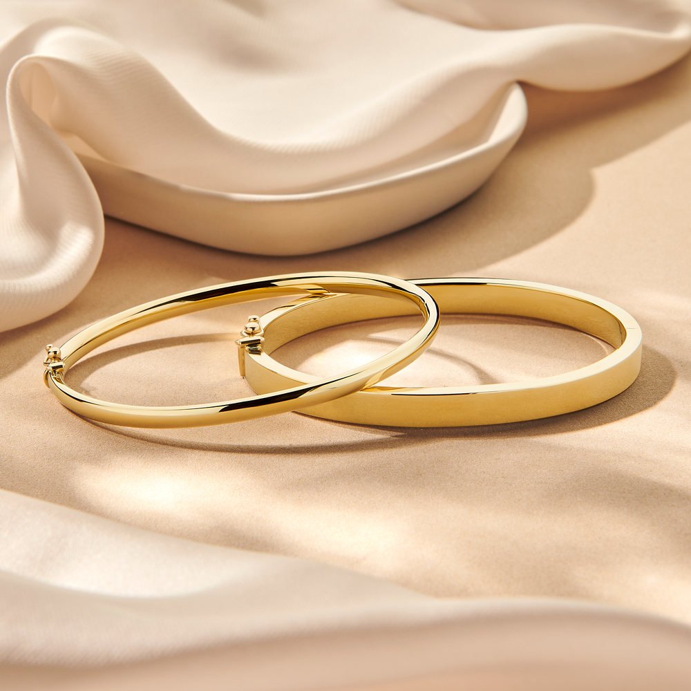Ovaler Armreif Gold 4 mm mit Gravur