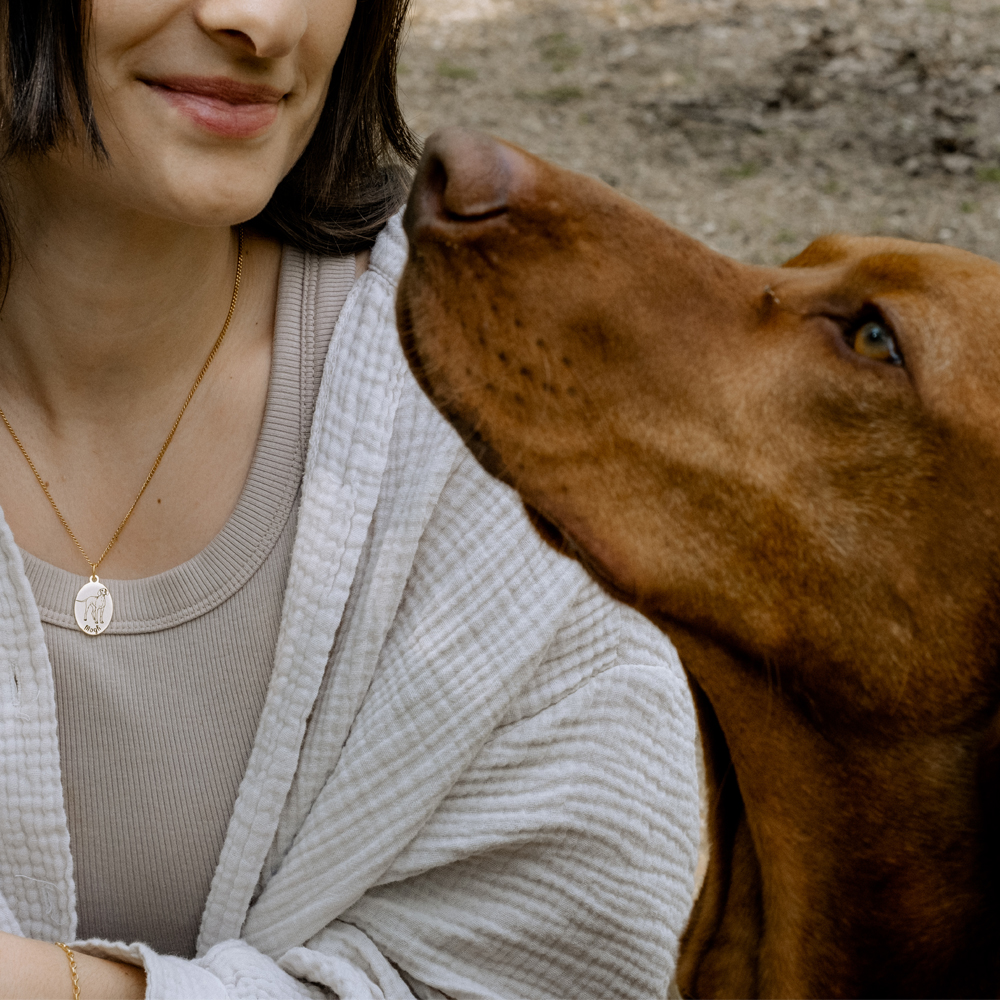 Personalisierter goldener Anhänger mit Hund Dachshund