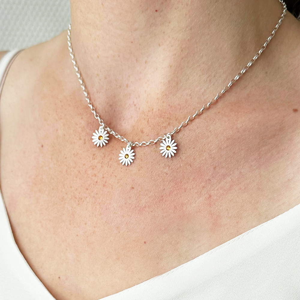 Kette mit drei Gänseblümchen mit Geburtssteinen