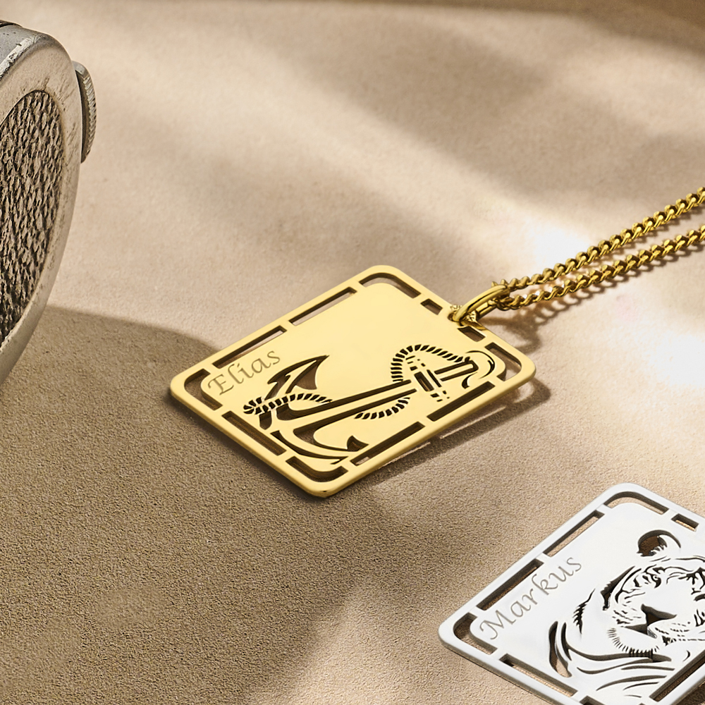 Goldener Anhänger mit Anker und Namensgravur