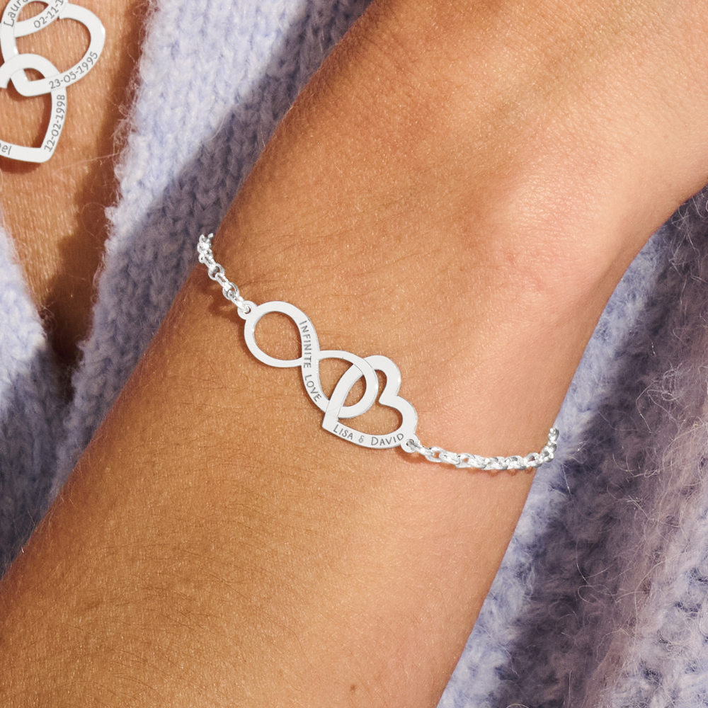 Silbernes Infinity Armband mit Herz und Namen
